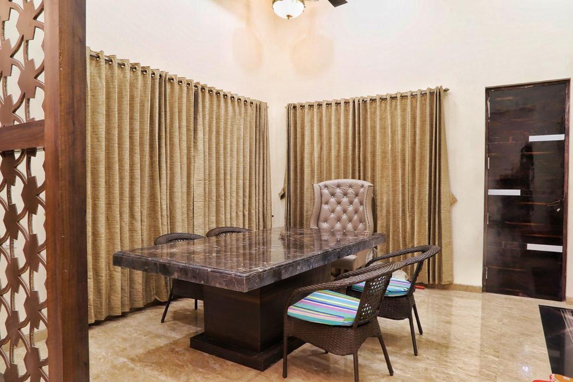 מומביי Aashiyaanaa Villa "The Palace" מראה חיצוני תמונה